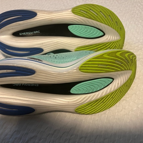 New Balance FuelCell SuperComp Elite v3
size 12 - Picture 4 of 5